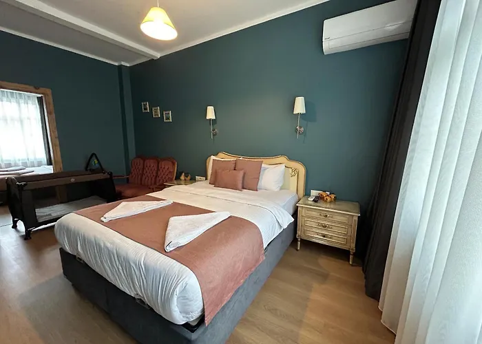 Waterfront Apartment By The Tram - Terrace With Dome & Golden Horn View In Fatih