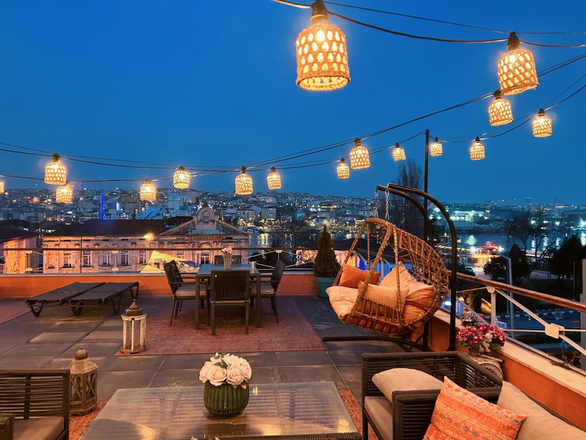 Waterfront By The Tram - Terrace With Dome & Golden Horn View In Fatih Daire