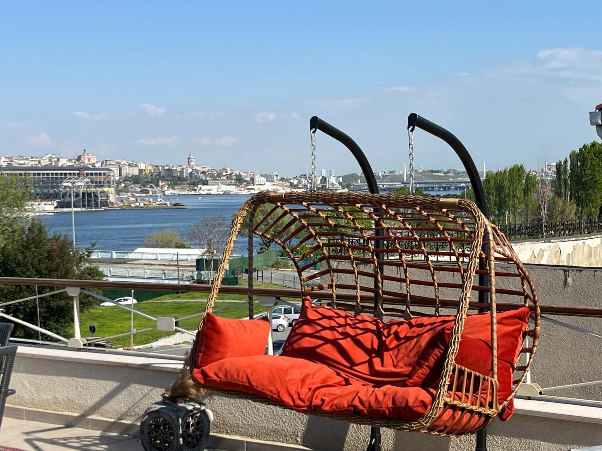 Daire Waterfront By The Tram - Terrace With Dome & Golden Horn View In Fatih *