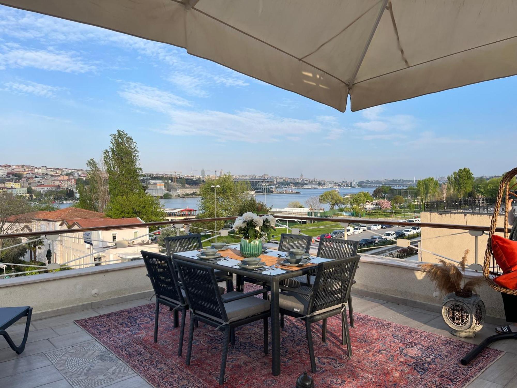 Waterfront By The Tram - Terrace With Dome & Golden Horn View In Fatih * Стамбул